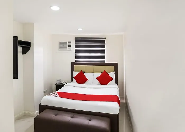 Oyo 393 Triangle Apartelle Manila