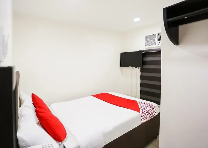 Oyo 393 Triangle Apartelle Manila