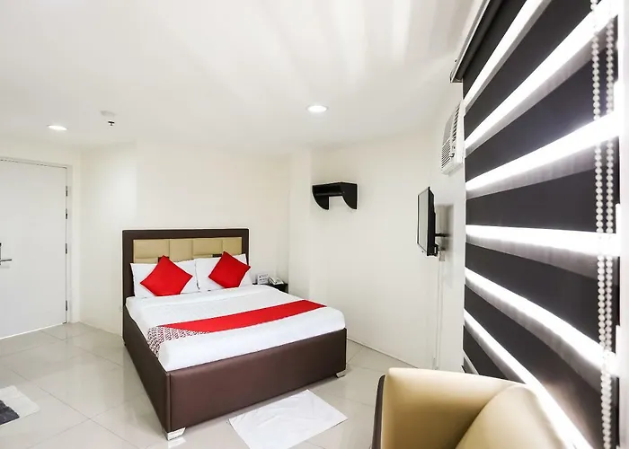 Oyo 393 Triangle Apartelle Manila