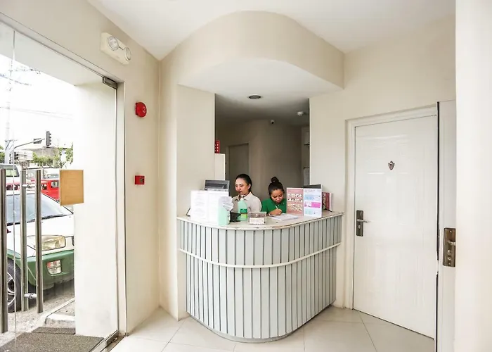 Oyo 393 Triangle Apartelle Hotel Manila