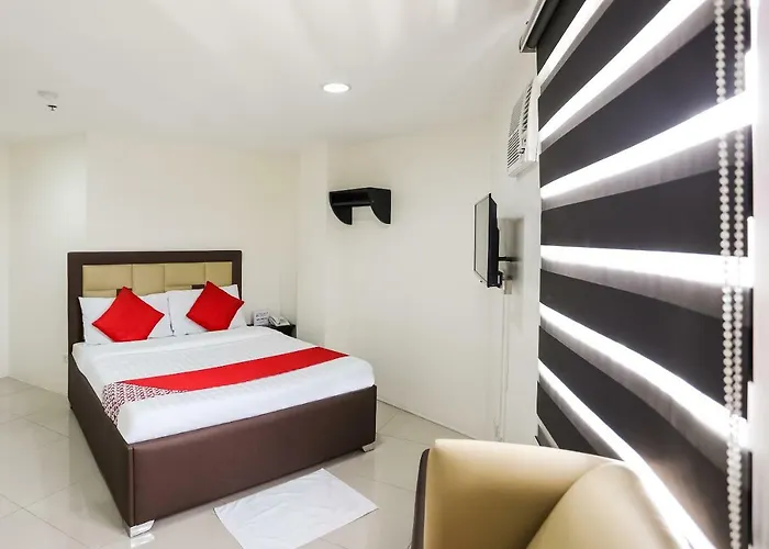 Oyo 393 Triangle Apartelle Hotel Manila