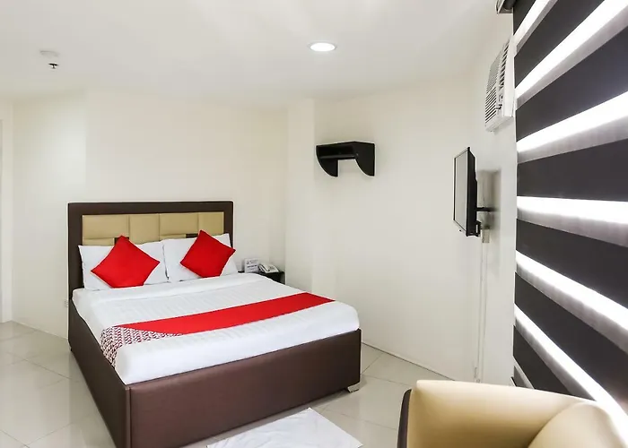 Oyo 393 Triangle Apartelle Hotel