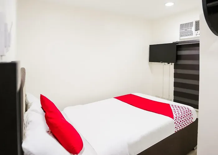 Hotel Oyo 393 Triangle Apartelle 2*