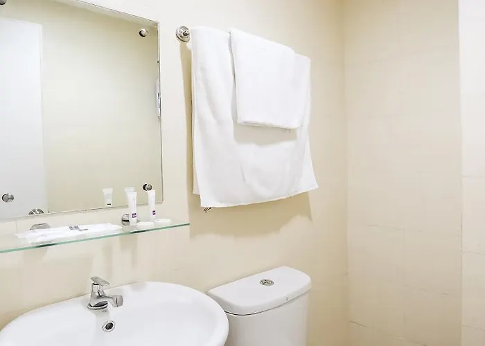 Oyo 393 Triangle Apartelle Hotel 2*