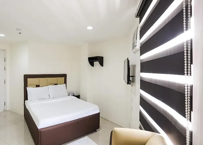 Oyo 393 Triangle Apartelle Hotel